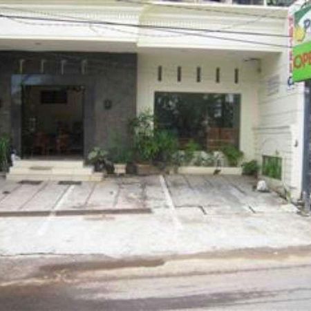 Hotel Paprica 1 Surabaia Exterior foto